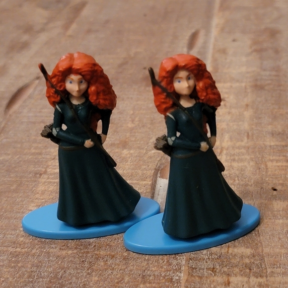 Lot Of 2 Disney Pixar Mattel Micro Collection Brave Princess Merida Bow & Arrow - Picture 1 of 4